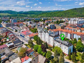 Takmer každý deň chodíme okolo bytových domov, ktoré na prvý