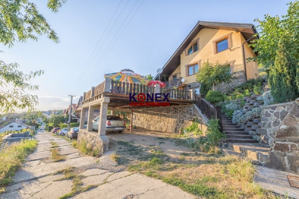 ID:9189
Ponúkame na predaj krásnu murovanú chatu v obľúbenej