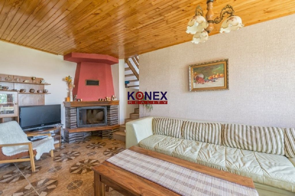 ID:9189
Ponúkame na predaj krásnu murovanú chatu v obľúbenej