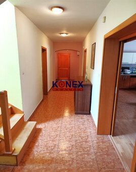 ID:9321
Ponúkame na predaj krásny poschodový rodinný dom v o