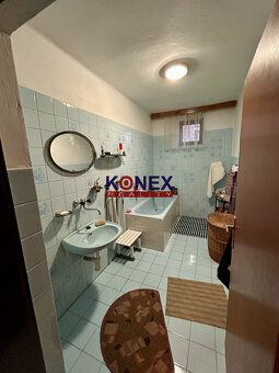 ID:9553
Ponúkame Vám na predaj poschodový rodinný dom vo Vra