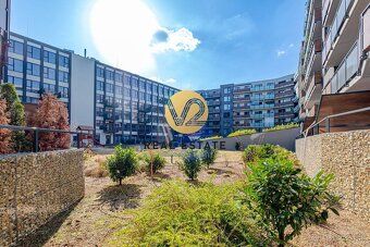 Juraj Kolárik +421 918 938 737 email:
V2 Real Estate ponúka 