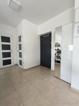 Ponúkame Vám na predaj priestranný 2-izbový byt s balkónom, 