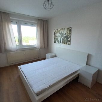 Dám do prenájmu 4 izbový byt v slepej, tichej ulici na zač. 