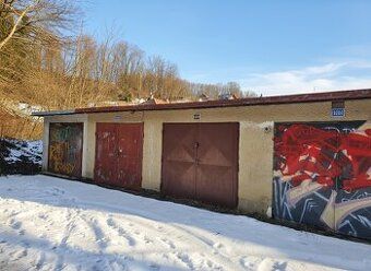 Predám pozemok o výmere 1180 m² na lazoch nad obcou Horný Ti