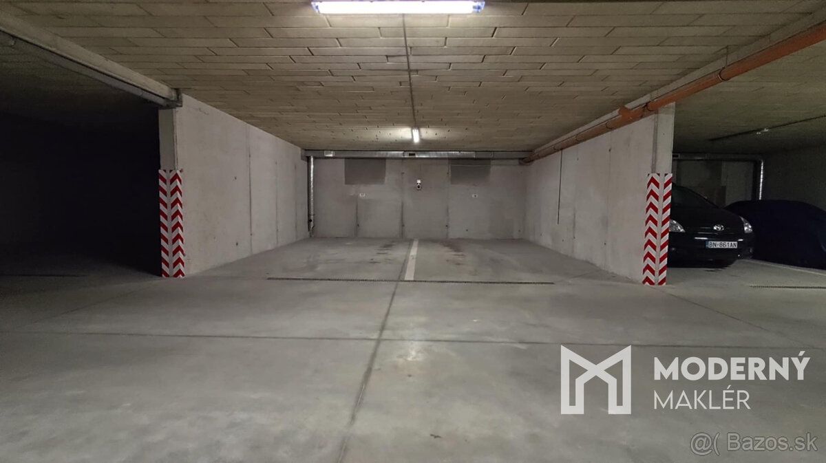 Typ: Garáže a parkovacie miesta Ulica: - Obec: Bánovce nad B