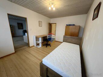 Na prenájom veľký 2 podlažný, priestranný rodinný dom 240m2 