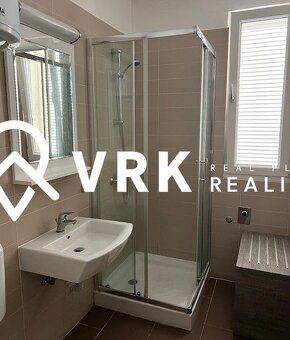 Ponúkame na predaj krásny 2-izbový apartmán v prímorskom mes
