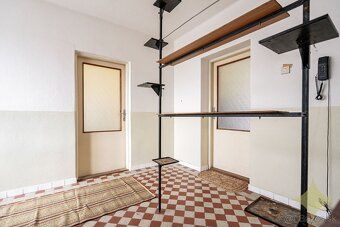 Ponúkame Vám na predaj dvojgeneračný rodinný dom v pôvodnom 