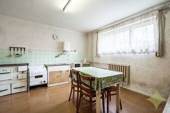 Ponúkame Vám na predaj dvojgeneračný rodinný dom v pôvodnom 