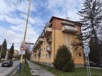Predmetom dražby je byt nachádzajúci sa na ulici 17. novembr