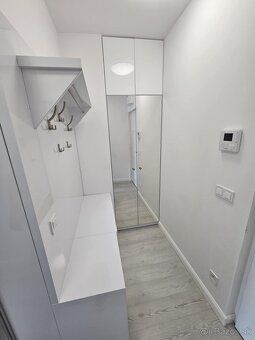 Dám do prenájmu 1 izbový byt (43m2) v bezprostrednej blízkos