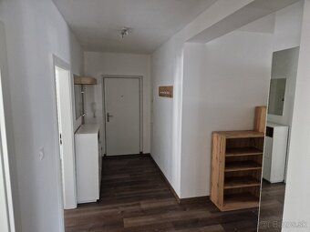 Ponúkame na predaj 3-i byt s výmerou 74 m2. Byt sa nachádza 