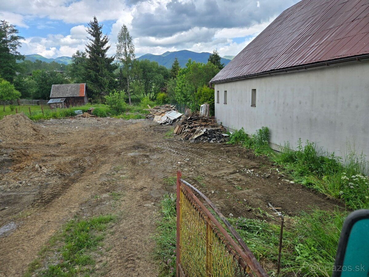 Predám rovinatý, slnečný stavebný pozemok o výmere 1012m2, k