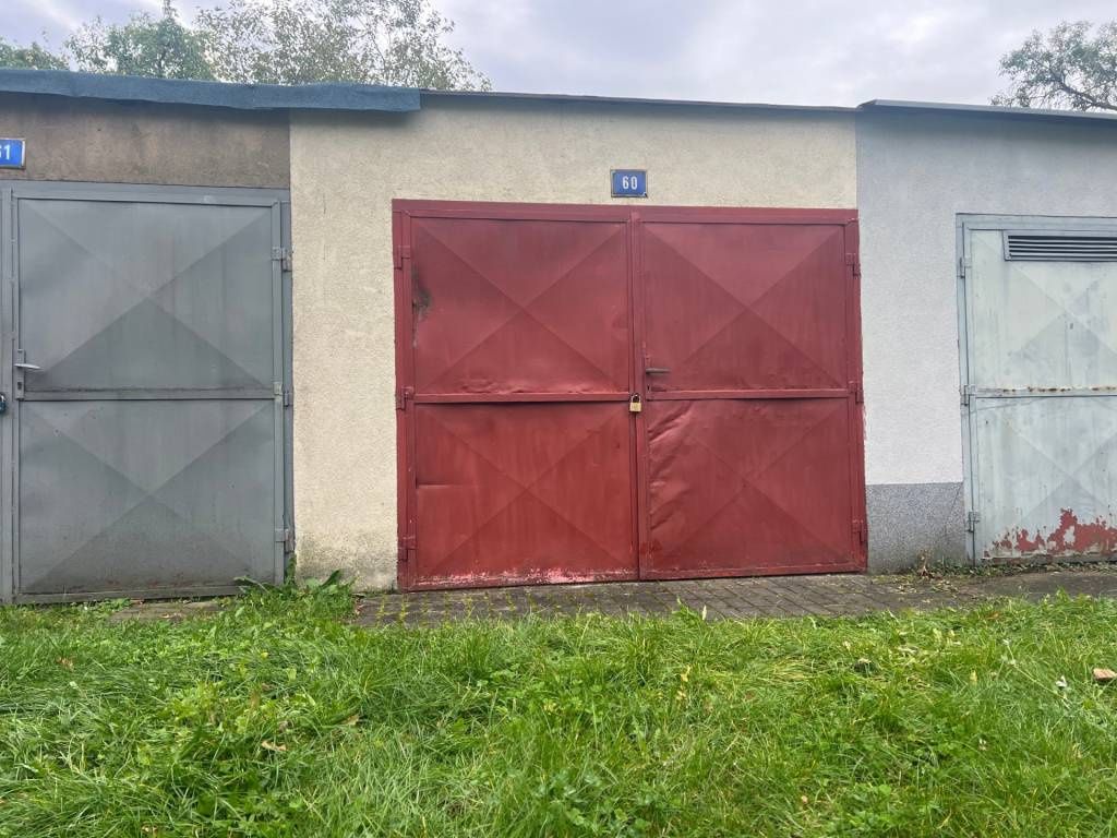 Prenajmem garaz pre motorku na ul.Nabrezna sidlisko 2 Prešov