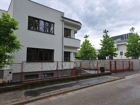 Ponúkame na prenájom kancelárske priestory nachádzajúce sa v