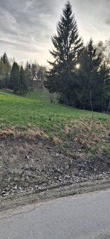 Ponúkam pozemok v peknom lesnom prostredí, nad obcov Korňa. 