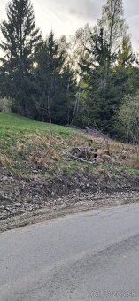 Ponúkam pozemok v peknom lesnom prostredí, nad obcov Korňa. 