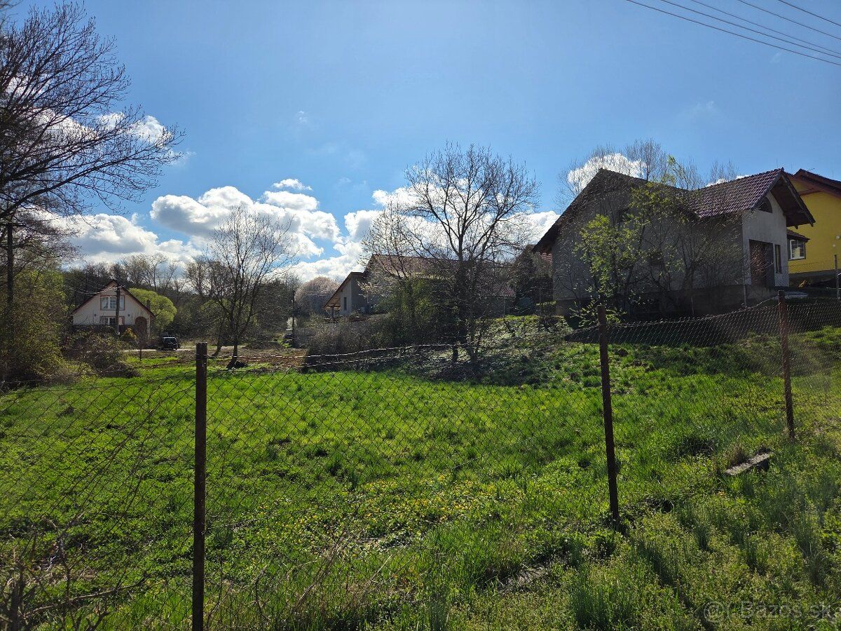 Ponúkam na predaj pozemok v obci Krnča s rozlohou 950 m2. Po