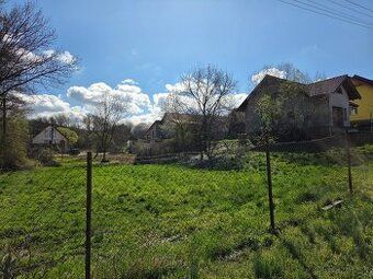 Ponúkam na predaj pozemok v obci Krnča s rozlohou 950 m2. Po