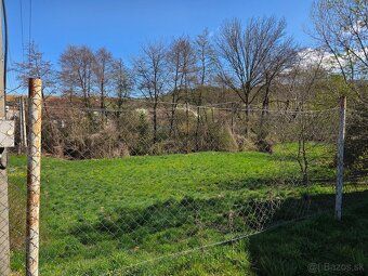 Ponúkam na predaj pozemok v obci Krnča s rozlohou 950 m2. Po