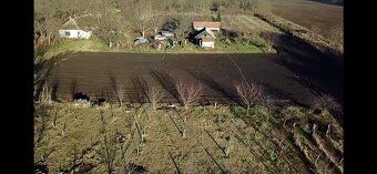 Ponúkame Vám na predaj pozemok na samote vzdialený len pár m