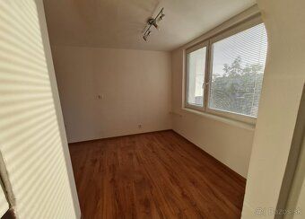 Ponúkam na dlhodobý prenájom priestranný 3-izbový byt (80m2)