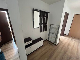 Ponúkame na prenájom pekný, čiastočne zariadený 3 izbový byt