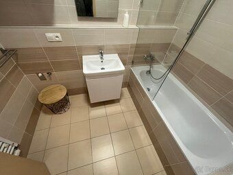 Ponúkame na prenájom veľmi pekný, zariadený 1,5 izbový byt v