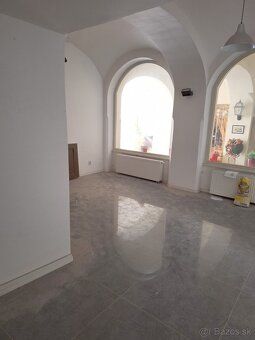 Ponúkame voľný nebytový priestor o výmere 100 m2 na prízemí 