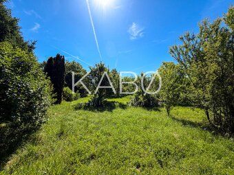 KABØ real estate Vám ponúka na predaj veľký a slnečný pozemo