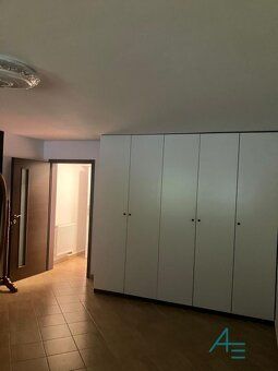 Zastavaná plocha: 1013m² Obytná plocha: 476m² Celková rozloh