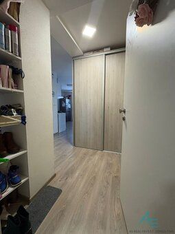 Ponúkame na predaj priestranný 2-izbový byt o výmere 51 m², 