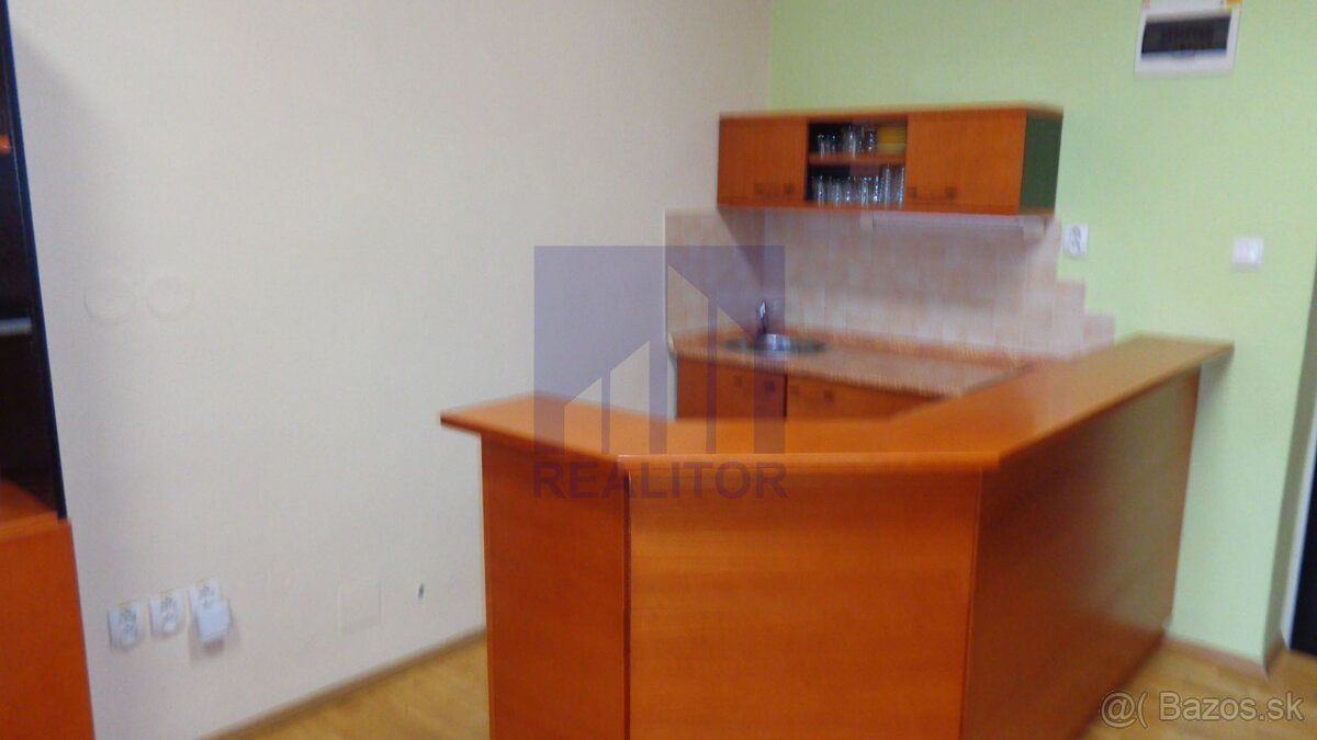 Ponúkame na prenájom administratívny priestor na komerčné úč