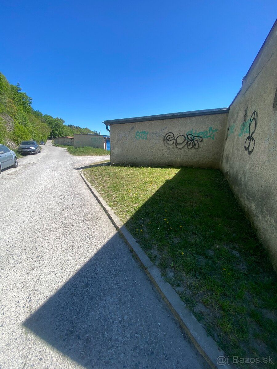 Ponúkam na dlhodobý prenájom 30m2 pozemok pod skalou v meste