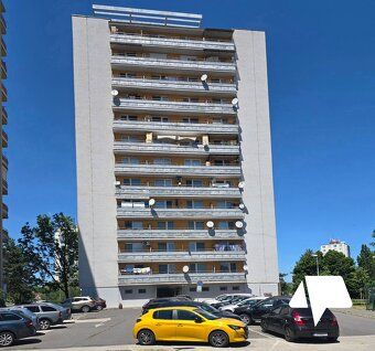 Ponúkame vám na prenájom veľký 2-izbový byt v centre mesta L
