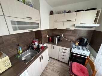 Ponúkam na predaj príjemný 2-izbový byt s balkónom na ulici 