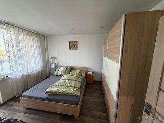 Ponúkam na predaj príjemný 2-izbový byt s balkónom na ulici 