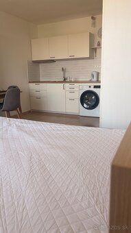 Základné informácie: Výmera: 24 m² + balkón + pivnica (4 m²)