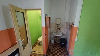 Ponúkame na predaj budovu v obci Kociha, okres Rim. Sobota. 