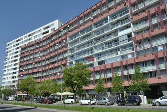 Realitná kancelária ponúka na PRENÁJOM
komplet zariadený 2- 