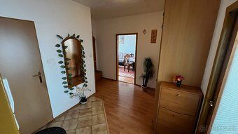 Ponúkame na predaj priestranný 4 izbový byt s vlastným kúren