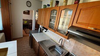 Ponúkame na predaj priestranný 4 izbový byt s vlastným kúren