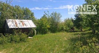 Možnosť výstavby chaty so zastavanou plochou do 150 m2 . Poz