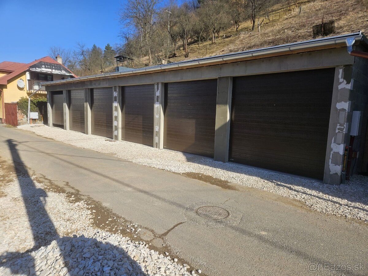 Dam do prenájmu veľkú garáž na dva autá alebo motoriek, skla