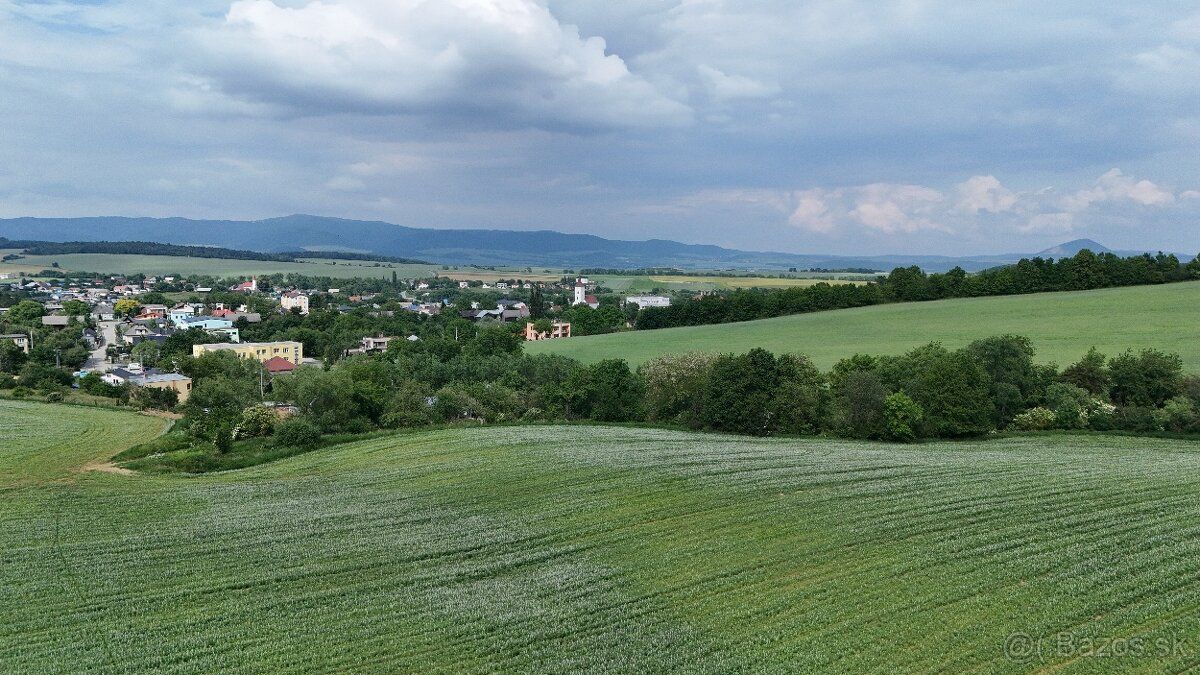 EXLUZIVNE ponúkame na predaj pozemok s výmerou 2 006 m², sit