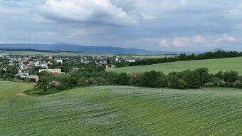 EXLUZIVNE ponúkame na predaj pozemok s výmerou 2 006 m², sit