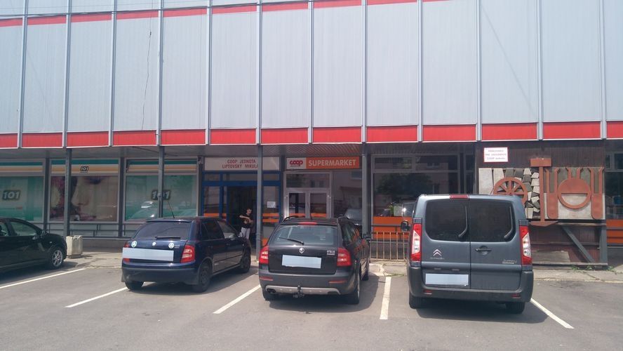 Ponúkame na prenájom priestory v nákupnom stredisku v meste 
