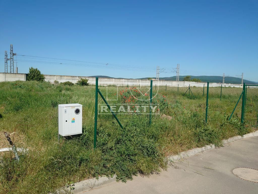 TUreality ponúka na predaj veľký stavebný pozemok v obci Pov