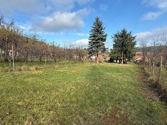 TUreality ponúka na predaj pozemok v obci Skýcov s rovinatým